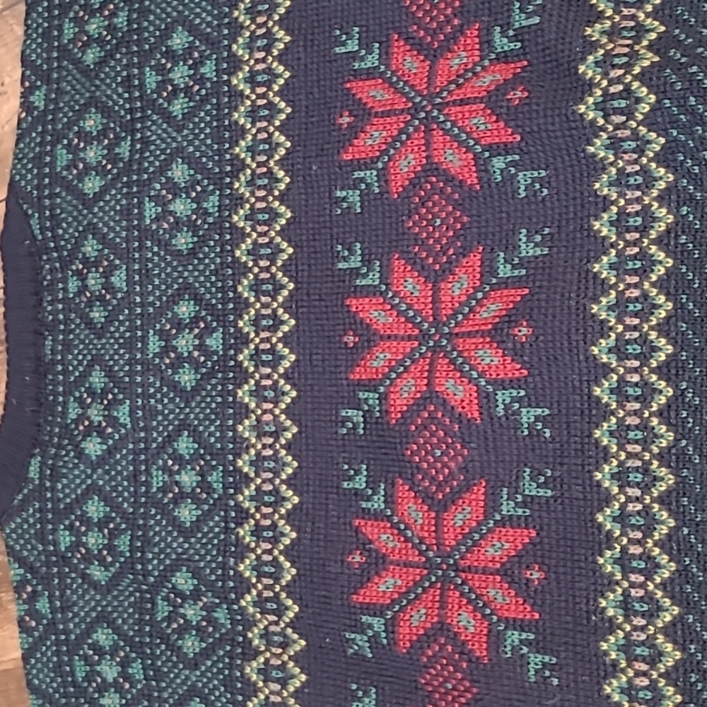 L.L. Bean Men's Navy Winter Holiday Wool Sweater Snowflakes l - Picture 4 of 6